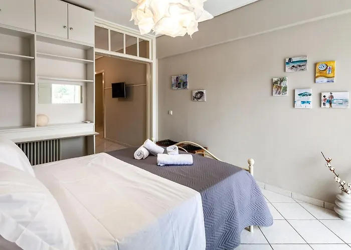 Kalamata Old City - Minimal Urban Retreat