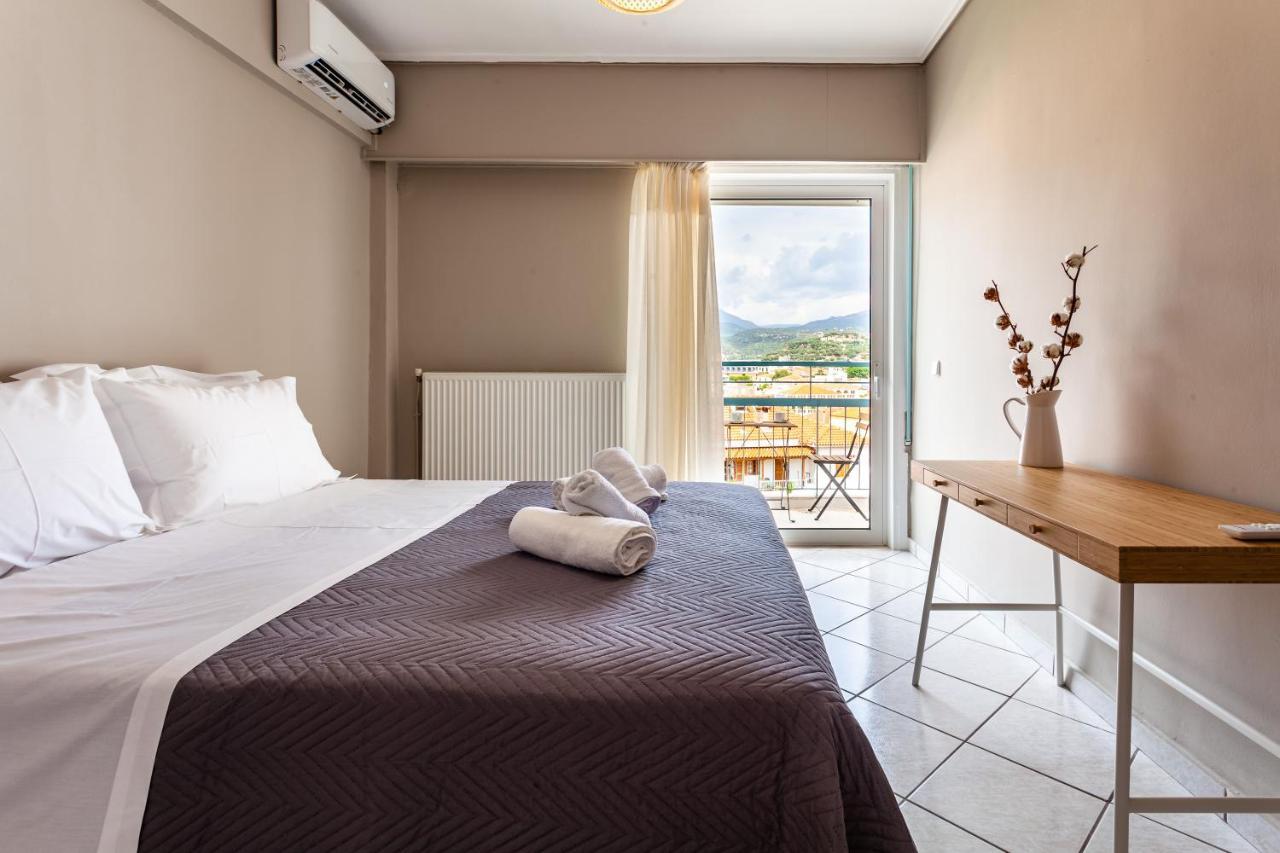 Apartment Old - Minimal Urban Retreat Kalamata